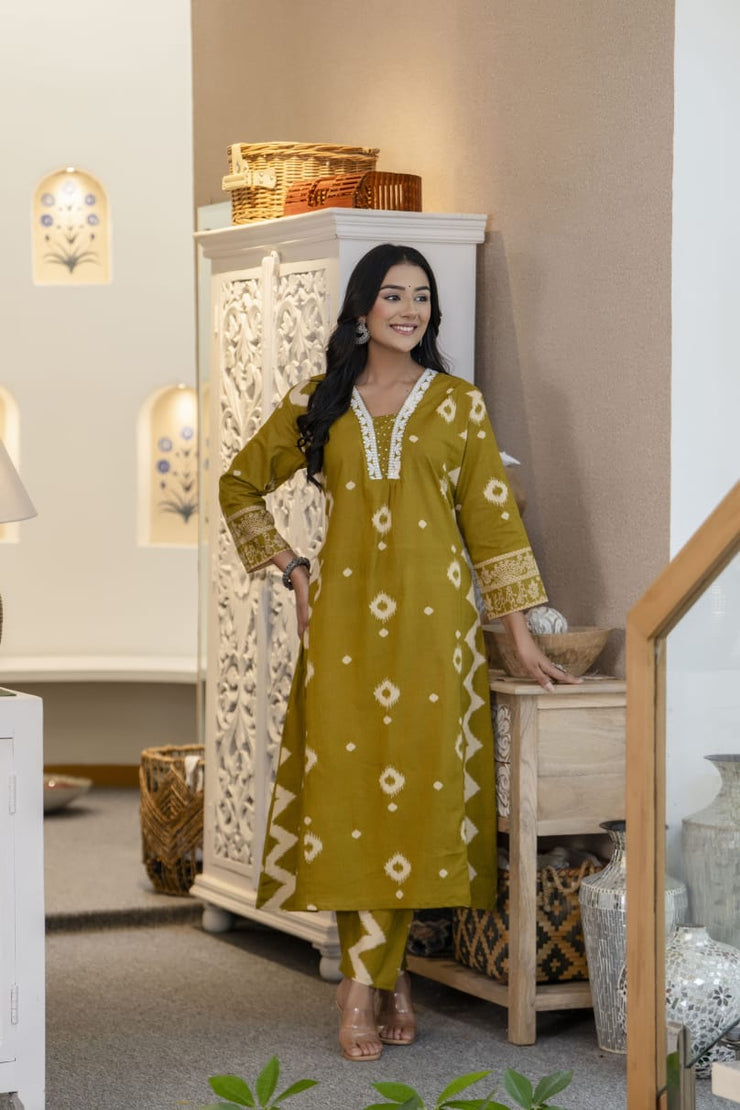 KURTA PANT WITH DUPATTA SUIT SET