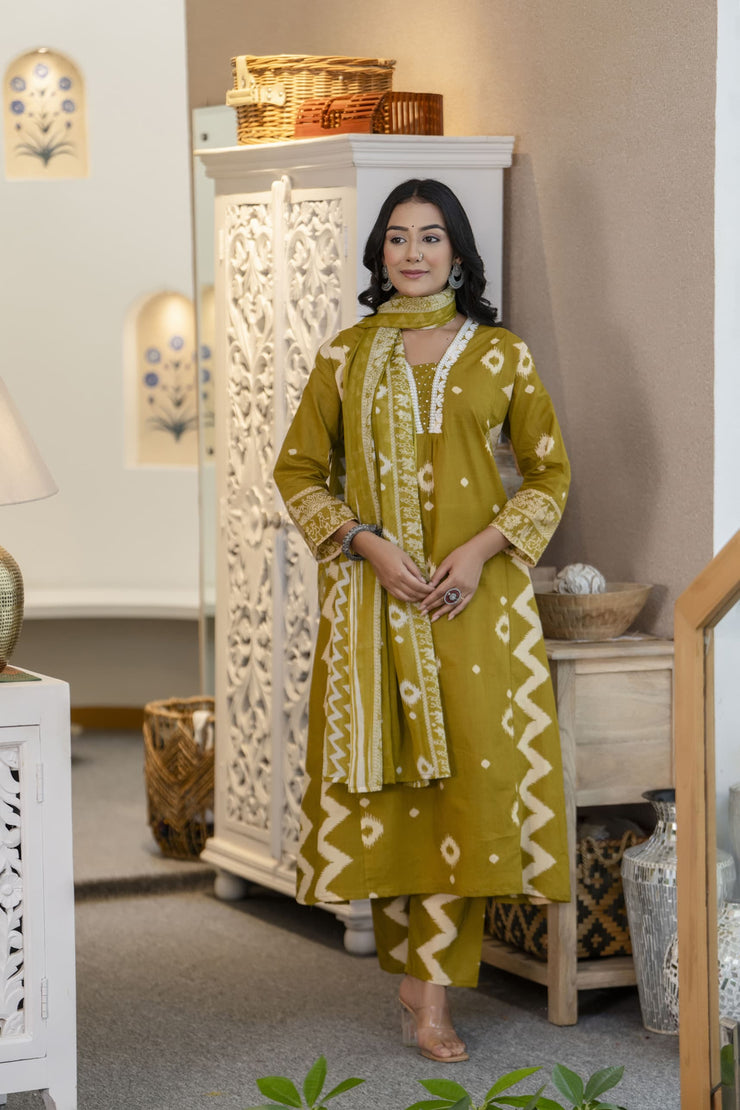 KURTA PANT WITH DUPATTA SUIT SET