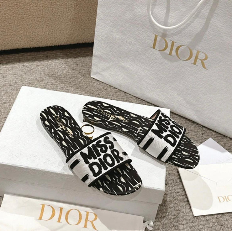 DIOR FLATS